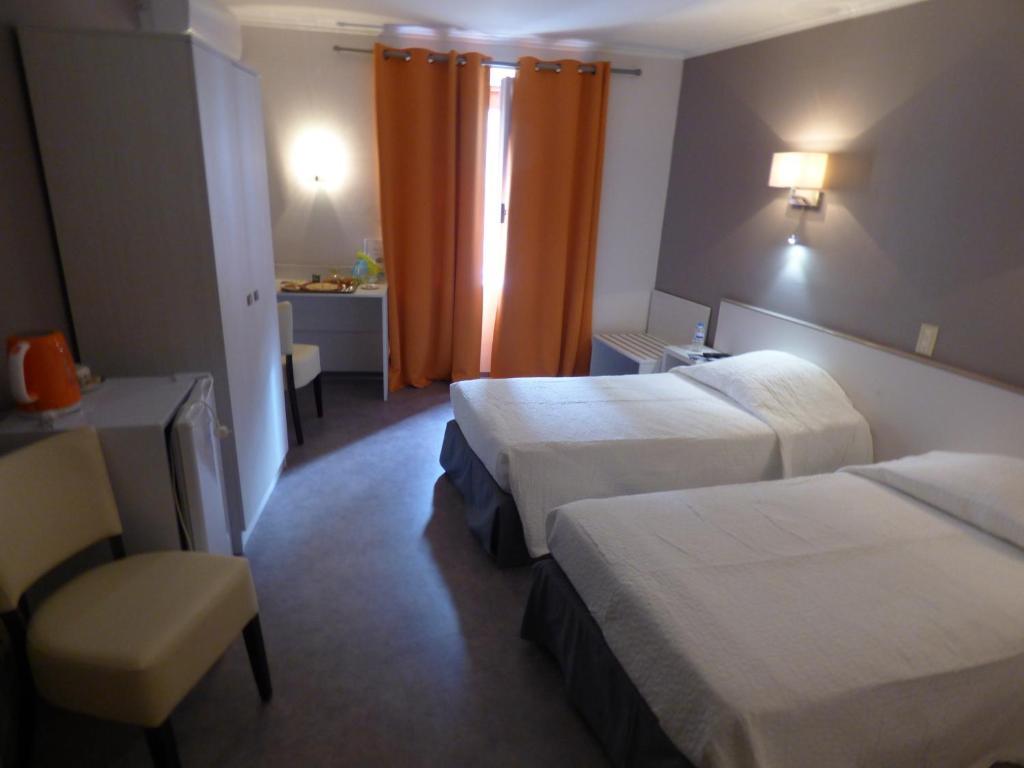 Hotel Du Centre Pierrelatte Exteriör bild